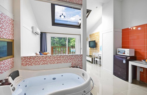 Gyeongju Casa | Gyeongju Green Valley Spa Pension