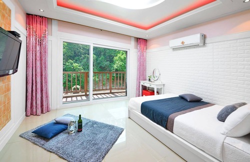 Gyeongju Casa | Gyeongju Happyday Spa Pension