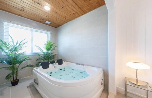Gyeongju Casa | Gyeongju Insta Spa Pension