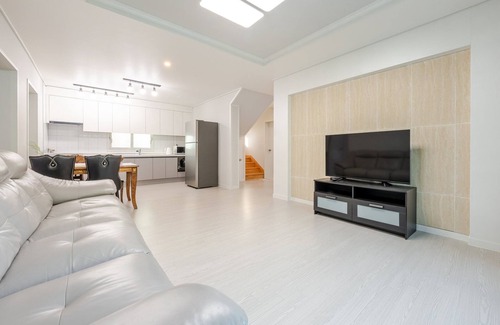 Gyeongju Casa | Gyeongju Sunflower Private Cottage