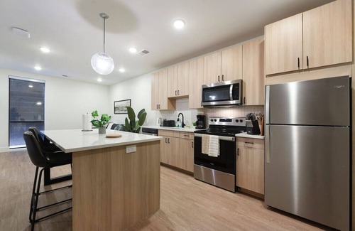 East Liberty Apartamento | Parking+ GYM+HULU Near Universities-UPMC-Shopping