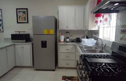 IronShore Estates Casa | GYM+POOL+Hottub+3 Lounge Areas-#4 Airport 10 mins 2 BED 2.5 BATH TOWNHOUSE #4 .