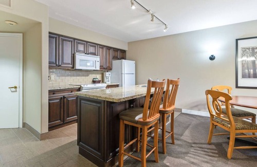 Oro-Medonte Apartamento | Gym+Pool+PetFriendly+KingBeds
