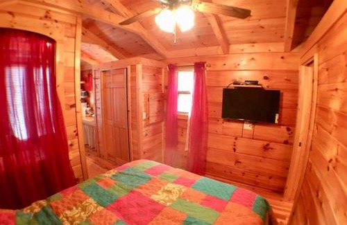 Sevierville Casa | Gypsy Cottage Near the Smokies #15 Queenie