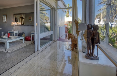 Swiss City Villa | Héritage-Villa-Baño para personas con movilidad reducida-Vista al Jardín