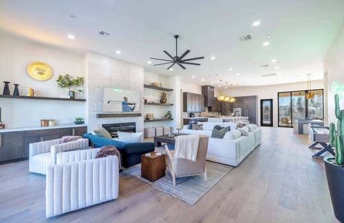 North Scottsdale Casa | HÓZHÓ Estate on the Riviera | Backyard, Pool & Spa