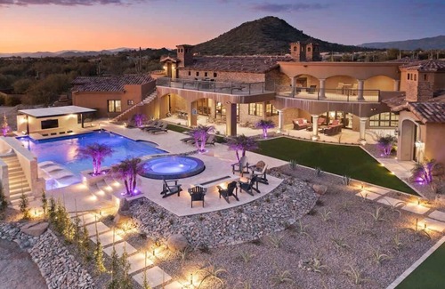 Pinnacle Peak Casa | HÓZHÓ West Estate at Lone Mountain