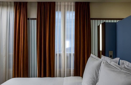 8th Arrondissement Hotel | Hôtel du Rond-Point des Champs-Élysées