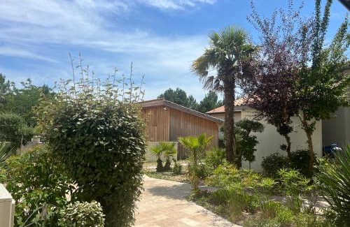 Soulac-sur-Mer Hotel | Hôtel La Pinède