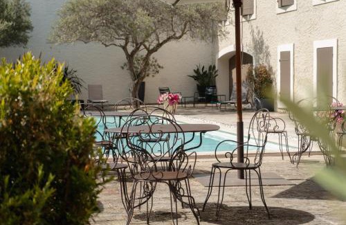 Maussane Hotel | Hôtel Les Magnanarelles