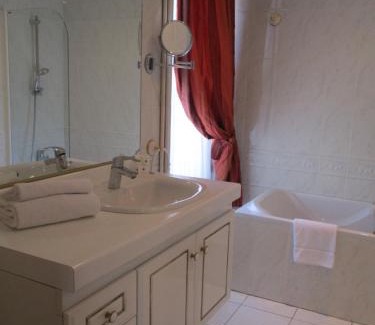 Auxerre Hotel | Hôtel Les Maréchaux