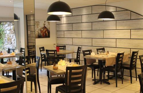 Mandailles-Saint-Julien Hotel | Hôtel Restaurant Aux Genêts d'Or