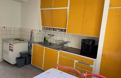 Korsberga Apartamento | Hübsche Ferienwohnung in Småland, Badeplatz und Wanderwege am Haus, gr. Garten