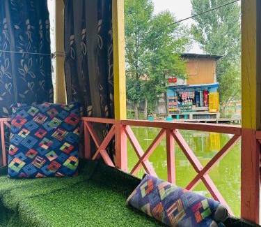 Dal Lake Alquiler De Eote | H.B Rocket paradise