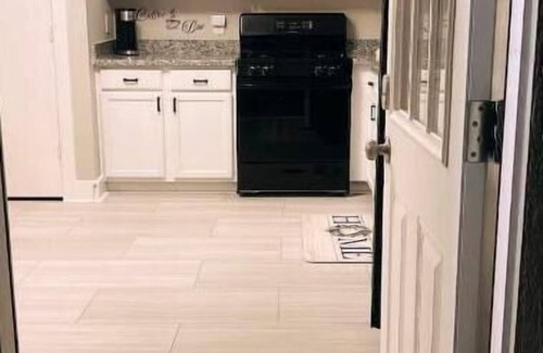 Houston Casa | H&S Luxury Home with Pool Table 8 mi to IAH