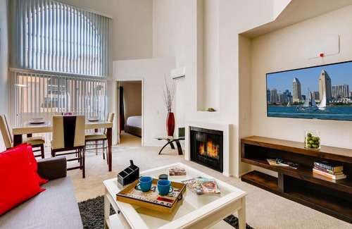 Downtown San Diego Apartamento | H2 -NEW Gorgeous Downtown San Diego 1 Bedroom + Upstairs Bedroom Loft!