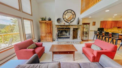 Bretton Woods Casa | H5 Luxurious StoneHill Townhome with magnificent ski slopes view, hot tub!
