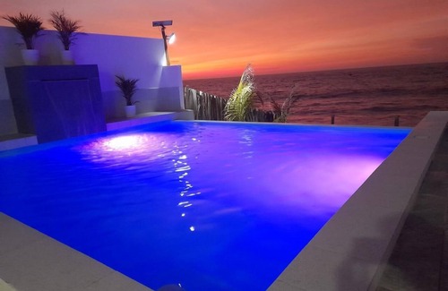 Punta Sal Hotel | Hab21 Hotel Frente al mar ideal para disfrutar del sol y descansar con Wifi y AC