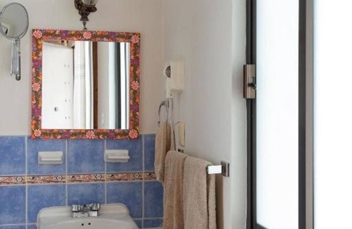 Reforma Cama Y Desayuno | Habitación Alebirjes en Casa Los Arquitos B&B