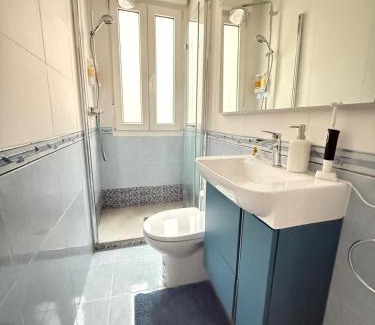 Iralabarri Casa | Habitación cerca del centro, baño y cocina compartida
