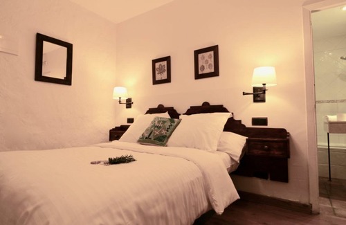 Soacha Cama Y Desayuno | Habitación doble + nevera personal. television + parabolica, wifi y baño privado