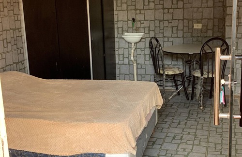 Encarnacion Apartamento | Habitación en alquiler en el centro de encarnación con baño privado. Wifi aire