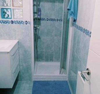 Cabezon de la Sal Casa | Habitación pensión Tolima - baño compartido