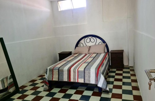 Atlixco Casa | Habitación privada en edificio céntrico (amarillo)