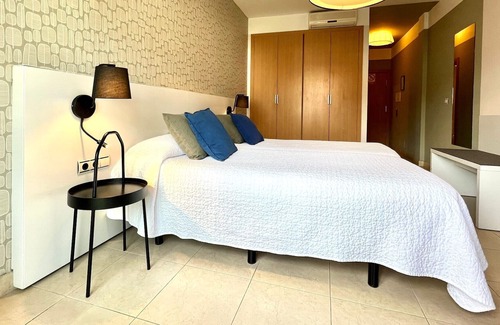 Los Llanos Cama Y Desayuno | Habitacion con balcon, Wifi, cerca de restaurantes