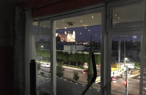 Leon Casa | Habitacion privada en Centro Lopez Mateos con Aire Acondicionado Oficina Estacionamiento