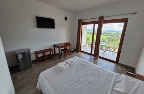 La Banda de Shilcayo Cabaña | Habitaciones con Vistas al Infinito en Fundo Onírica. Tarapoto-perú