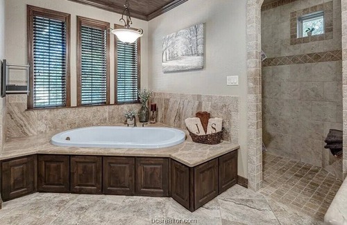 Wellborn Casa | Hacienda del "L"- Private-Perfect for Game Wknds!