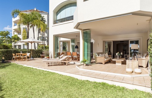 Nikki Beach Apartamento | Apartamento Hacienda Elviria Beach - 2 Dormitorios Coastal Escape