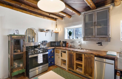 Albuquerque Casa | Hacienda Escondida- Modern Southwest Relaxation