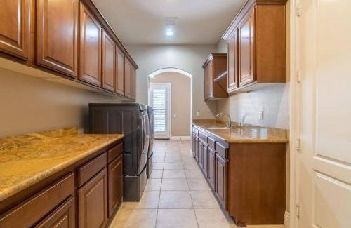 Temecula Villa | Hacienda-In center of Temecula Wine Country