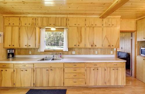 Hackensack Cabina | Hackensack Waterfront Retreat on Tenmile Lake