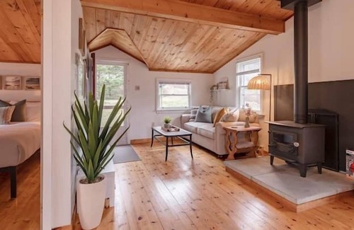 Glen Margaret Casa | Hackett's Cove Oceanfront Tiny Cottage for Two