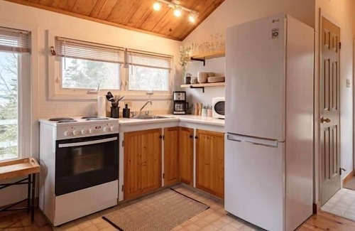 Glen Margaret Casa | Hackett's Cove Oceanfront Tiny Cottage for Two