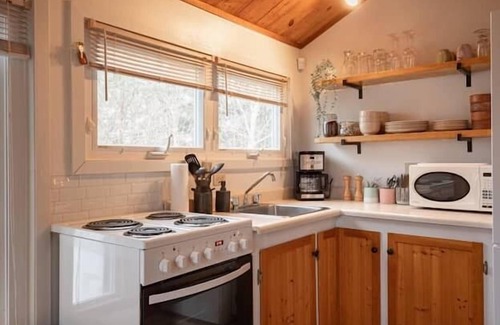 Glen Margaret Casa | Hackett's Cove Oceanfront Tiny Cottage for Two