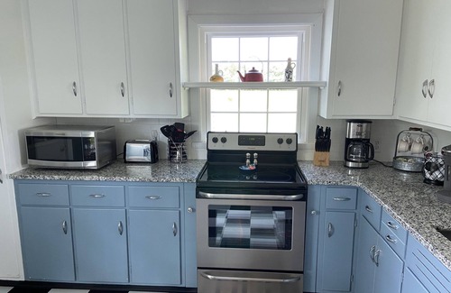 Bath Casa | Hagen Homestead, Quiet, serene farmhouse, close to everything!