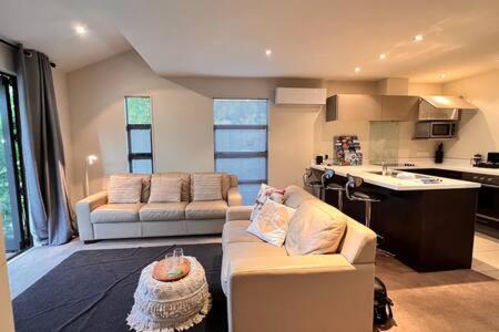 Riccarton Casa | Hagley Apartment - Christchurch Holiday Homes
