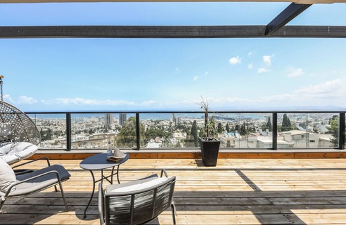Haifa Apartamento | Haifa Bay Views Penthouse by Sea N' Rent