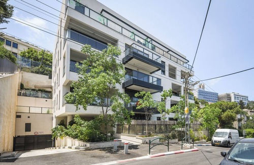 Haifa Apartamento | Haifa Bay Views Penthouse by Sea N' Rent
