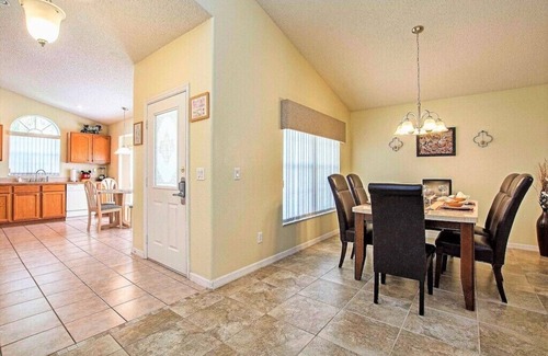 West Kissimmee Villa | Hakuna Ma'cottage, 3 Miles de magia! Piscina frente a sur y cerca de privacidad!