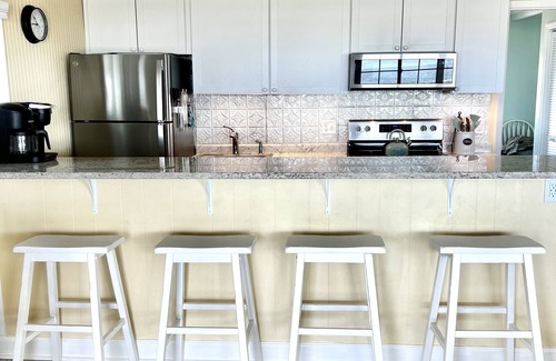 Holden Beach Casa | "Hakuna Matata" - Oceanfront Home, 2 Bedrooms / 2 Bathrooms