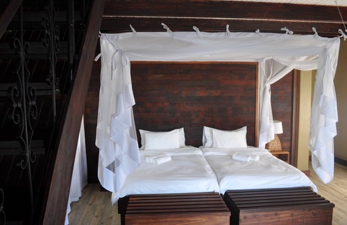 Rundu Cabina | Hakusembe River Lodge