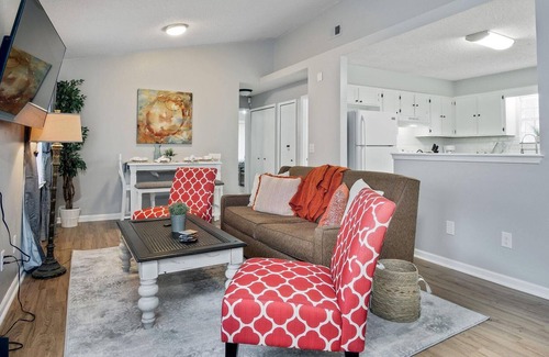 Hyde Park Casa | 🌿Halcyon Hideaway🌿4 Bedroom Home🌿 King Bed Sleeps 8 Near I-10 Westside & Equestrian Center🌿