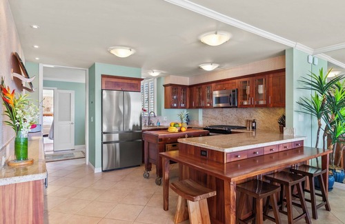 Diamond Head - Kapahulu - St. Louis Condominio | Hale Kaimana by Gather: Lux Gold Coast Condo w/ Ocean Views & Beach Access