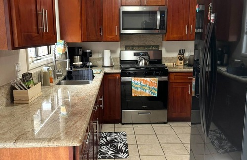 Kahalu u Casa | Hale Koolau 2-bedroom house with WiFi, W/D and AC in lovely Kaneohe 30days