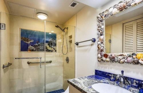 Waialae Iki Condominio | This condominium is a 3 bedroom(s), 2 bathrooms, located in Honolulu, HI.
